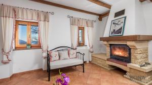 Rona stone house apartments Janja