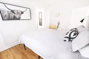 The Explorer's Hearth Lower-Greenville Ave Area - Highland Park