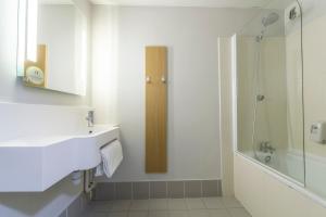 Hotels B&B HOTEL Orange : photos des chambres