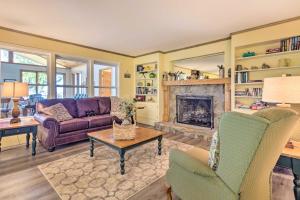 Smoky Mountain Escape with Large Deck and Game Room!