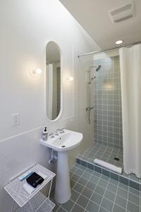 Guest House Raleigh- Adults Only