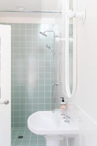 Guest House Raleigh- Adults Only