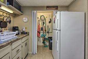 2 Mi to Downtown Knoxville Cozy Home with Patio