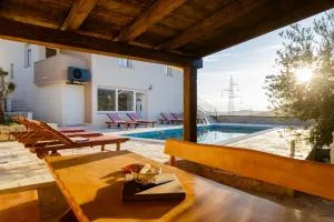 Villa Anabella peaceful holiday home with pool - Klis Kosa
