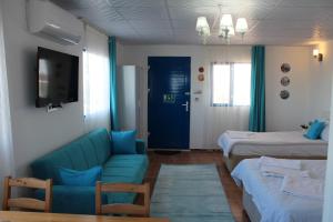 Quadruple Room with Sea View room in Mavi Restaurant & Bistro