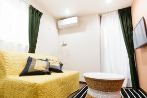 Crescent Moon Nakanoshimbashi