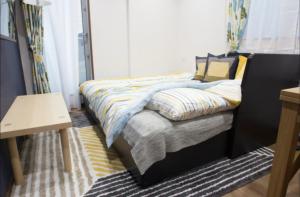 Crescent Moon Nakanoshimbashi