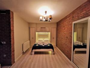 Family Room with Shared Bathroom room in NEVA RIVER FLATS