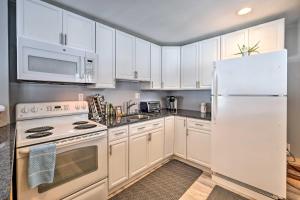 Cozy Vermont Getaway Near Slopes, Hikes and Bites!