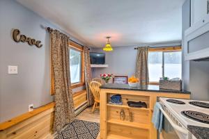 Cozy Vermont Getaway Near Slopes, Hikes and Bites!