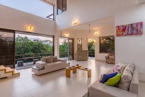 StayVistas Santoni Farms - Riverside Bliss with Pool, Orchard & Activities