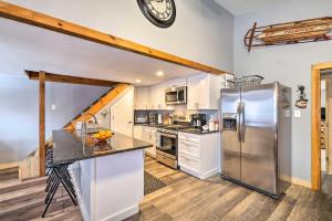 Woodsy Wilmington Condo 7 Mi to Mount Snow!