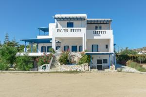 Crystal Naxos 2 Apartments at Mikri Vigla