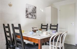 Beautiful Home In Bruinisse With Wifi