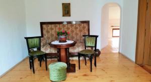 The Old House guest rooms and apartament