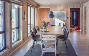 Amazing Home In Flå With Wifi