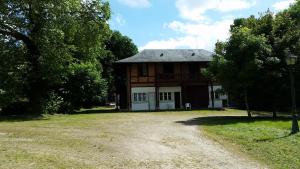 Maisons de vacances L'ete pres de la Loire - Gite dans le parc d'une maison ancienne : photos des chambres