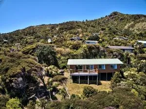 Seaview, Sun and Surf - Piha Holiday Home - Karekare