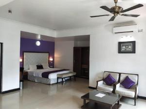 Silver Sands Hideaway Resort, Candolim