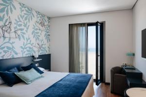 Double Room with Sea View room in Hotel Neptuno