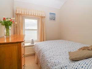 8 Coastguard Cottages