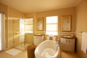 Pinnacle Point Beach & Golf - Penthouse & Villa