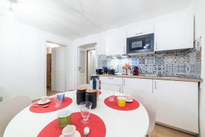 Domus Domi Barberini Sq.