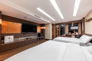 Luxury Double Room with Spa Bath Breakfast Included