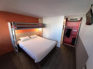 Hotels Premiere Classe Macon Sud : Chambre Triple (1 Lit Double et 1 Lit Simple) - Non remboursable