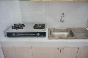 Minimalist Studio at Beverly 90210 Apartment By Travelio