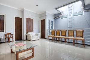 RedDoorz near Surabaya Zoo