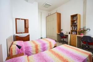 Standard Twin Room with Shared Bathroom