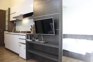 Chic Studio Apartment at Harvard Jatinangor By Travelio