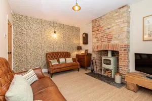 Oxfordshire Living - The Bowler Hat Cottage - Woodstock - Tackley