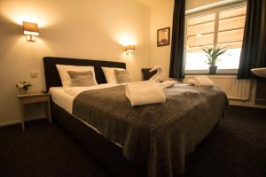 Standard Double Room with Shared Bathroom and Toilet room in Le Bistro