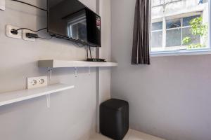 RedDoorz near Tanjung Duren 2