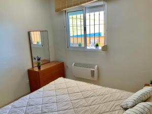 Apartamento de 2 dormitorios, gran terraza, vistas al mar junto playa Carvajal