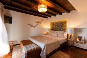 1822 Makrinitsa Suites