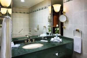 Executive King Room - includes Premium Guest Benefits room in Mövenpick Grand Al Bustan