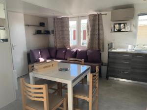 Campings Mobilhome Vias plage dans Camping : photos des chambres