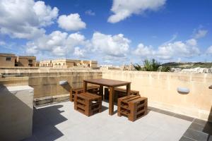 GetawayNpetto Private Duplex Maisonette with Jacuzzi Hot Tub