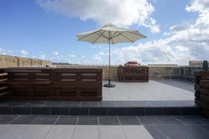GetawayNpetto Private Duplex Maisonette with Jacuzzi Hot Tub