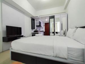 Compact and Cozy Tamansari Mahogany Studio Apartment By Travelio