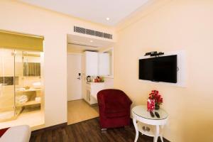 Hotel Picasso Prive Naraina Delhi - Couple Friendly Local IDs Accepted