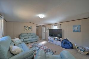 Holiday Home room in Pet-Friendly Getaway - half Mile to Oak Island Beach!
