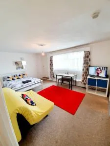 Rayleigh Town Centre 2 Bedroom Apartment - Battlesbridge