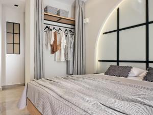 Bella Vista Building A - 100m from Solomos Square, by ZanteWize