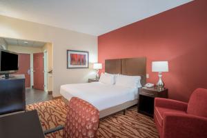 King Room with Roll In Shower - Non-Smoking room in Holiday Inn Express Hanover an IHG Hotel