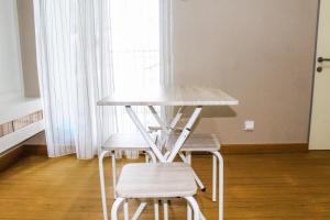 Luxurious 3BR Apartment M-Town Residence By Travelio