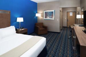 Standard King Room room in Holiday Inn Express Rocklin - Galleria Area an IHG Hotel
